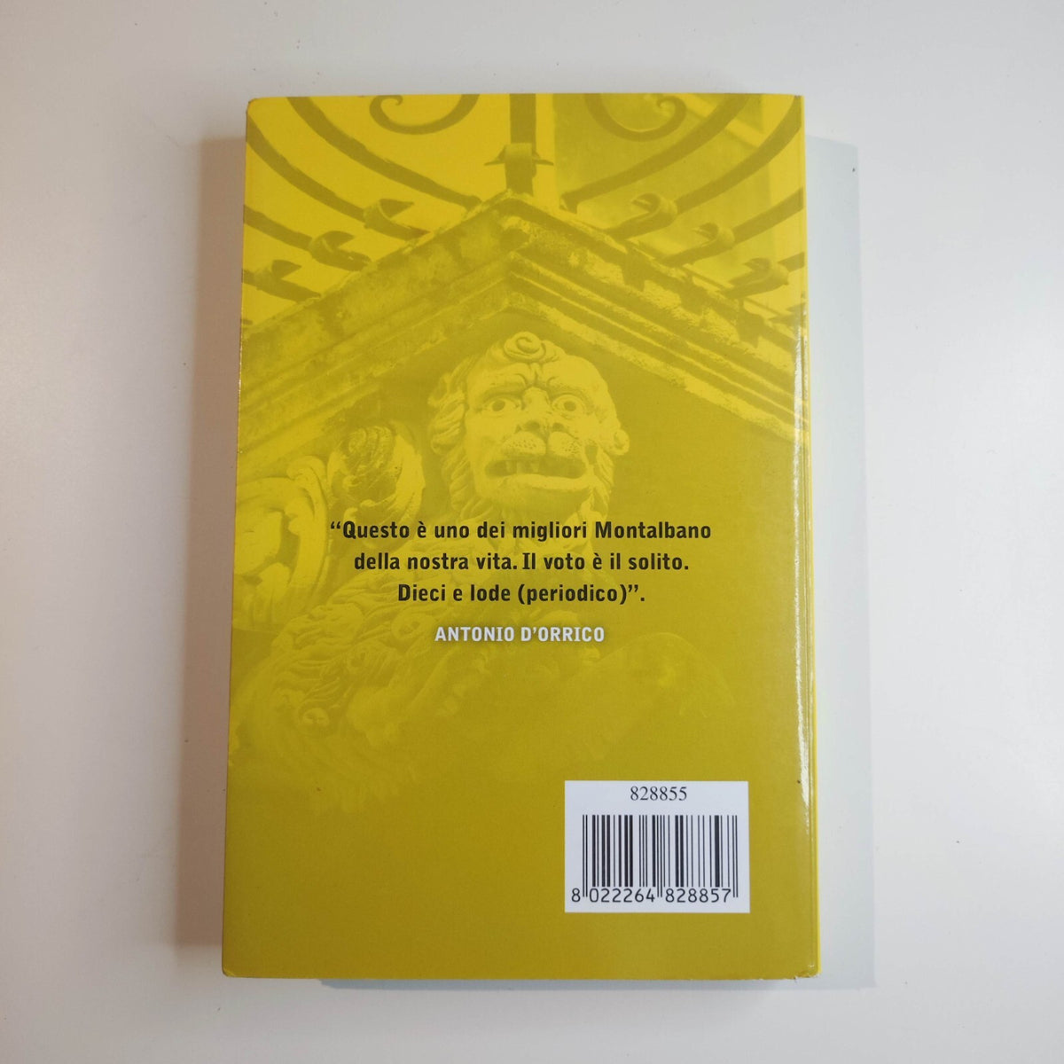 Un covo di vipere- Andrea Camilleri - Mondolibri - Romanzo