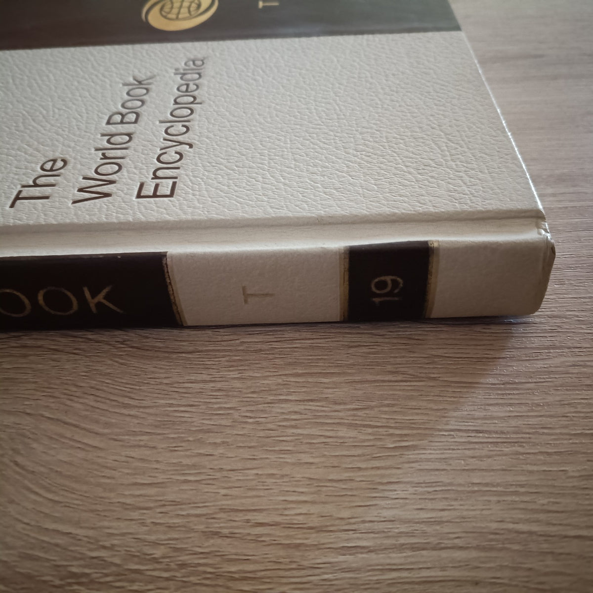 THE WORLD BOOK ENCYCLOPEDIA VOLUME 19 T 1975