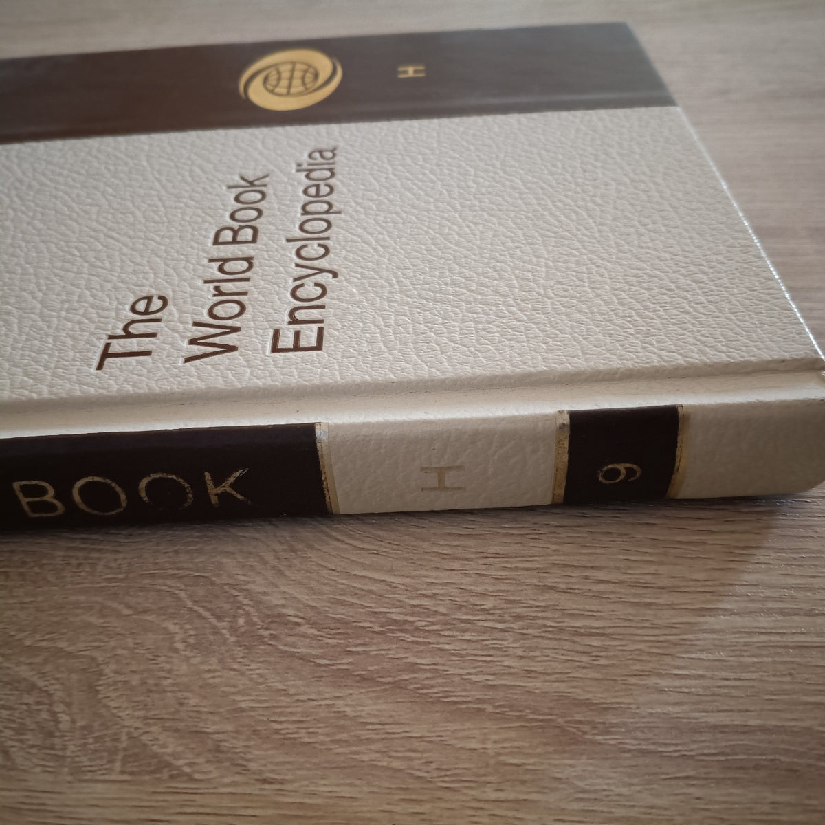 Vintage 1974 The World Book Encyclopedia Volume 9 H Events History Hardcover