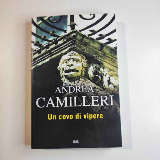 Un covo di vipere- Andrea Camilleri - Mondolibri - Romanzo