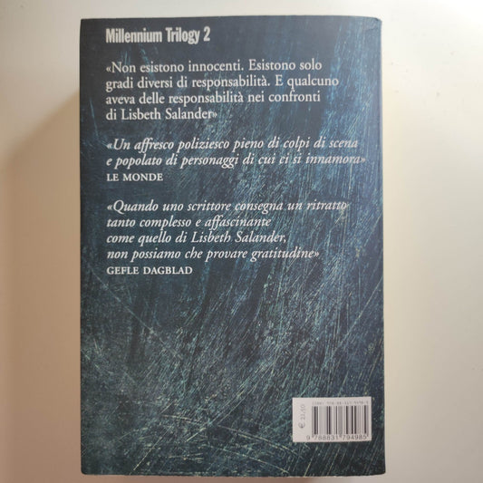 LA RAGAZZA CHE GIOCAVA CON IL FUOCO - Stieg Larsson - Marsilio - Gialli - 2012