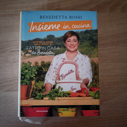 LIBRO INSIEME IN CUCINA. DIVERTIRSI IN CUCINA CON LE RICETTE DI BENEDETTA ROSSI