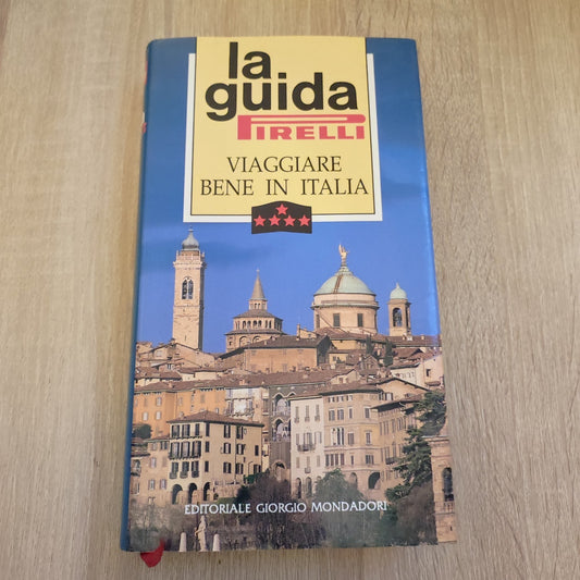 LA GUIDA PIRELLI-VIAGGIARE BENE IN ITALIA [Paperback] aa.vv. - Mondadori