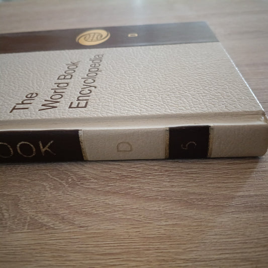 Vintage 1974 The World Book Encyclopedia Volume 5 D Events History Hardcover