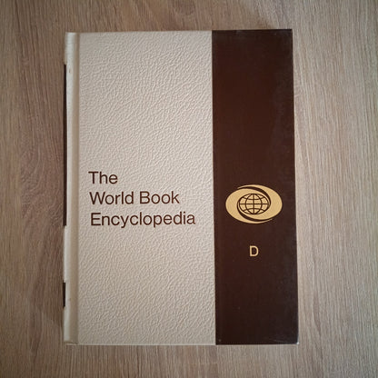 Vintage 1974 The World Book Encyclopedia Volume 5 D Events History Hardcover