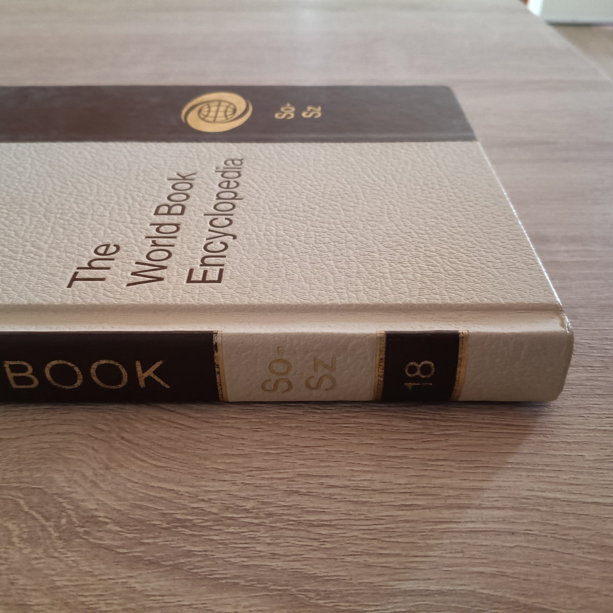 Vintage 1974 The World Book Encyclopedia Vol 18 So-Sz Events History Hardcover