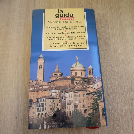 LA GUIDA PIRELLI-VIAGGIARE BENE IN ITALIA [Paperback] aa.vv. - Mondadori